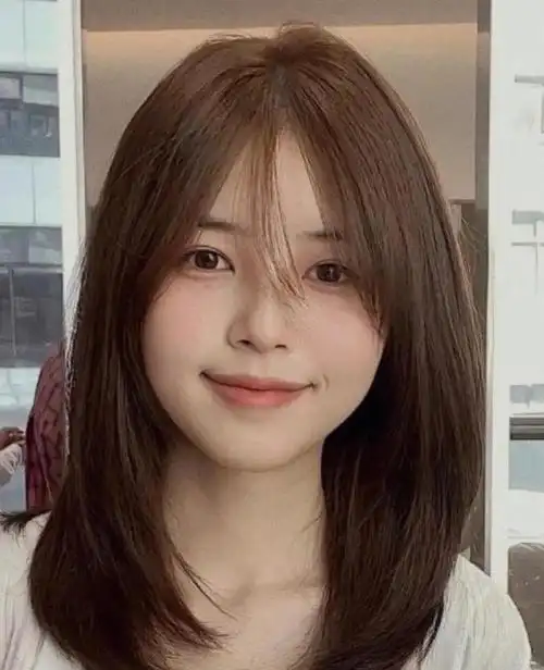 圆脸女孩适合的发型推荐图片 圆大脸适合什么样的发型图片