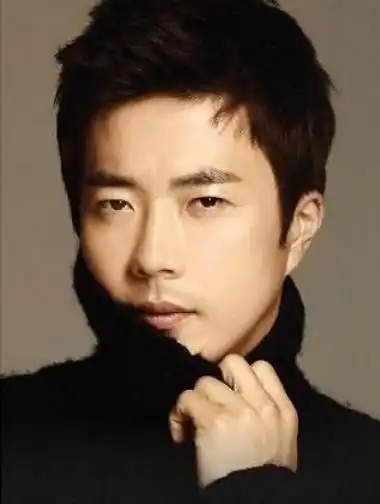 1976年8月5日,权相佑出生于韩国大田广域市;在权相佑还是六个多月的