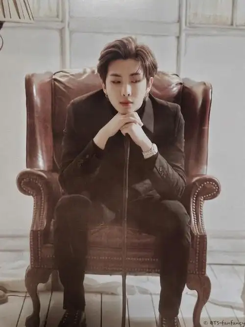 对金南俊的西装露额头还有笑完全没有抵抗力