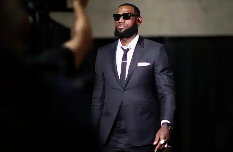 勇士悲喜交加,冠军无望!湖人四巨头,再续冠军,詹姆斯:稳了