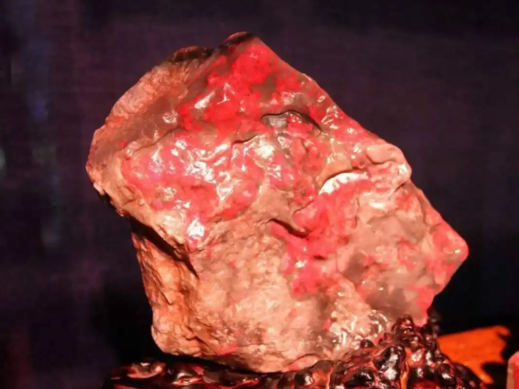 鸡血石原石的辨认方法有哪些