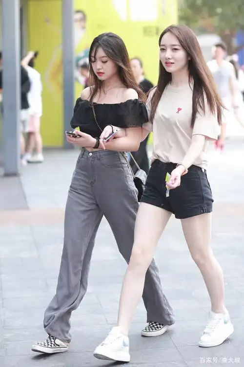 重庆街拍:美女闺蜜20210729