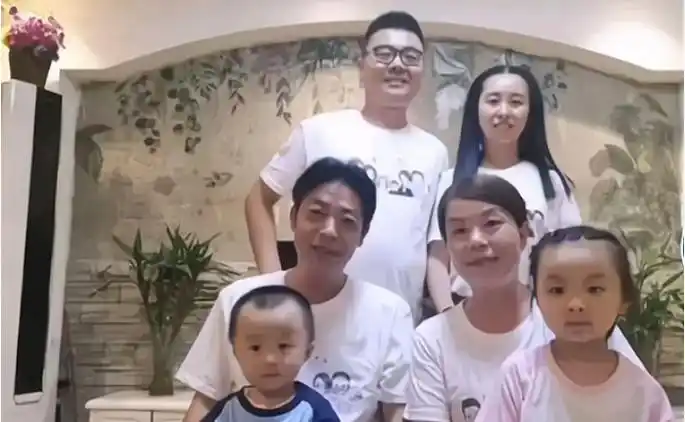 郭威心情不悦田静为丈夫打抱不平真正难过的另有其人