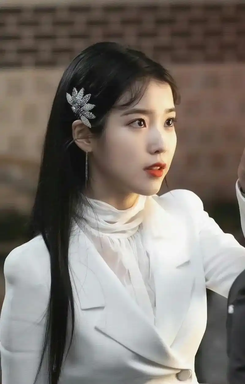 白月光女神 #iu李知恩    #iu  #德鲁纳酒店 - 抖音