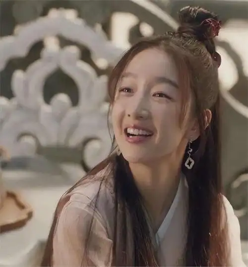 影后周冬雨:私生活惹网友非议,不拉窗帘人设崩塌