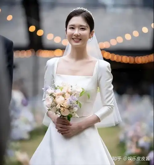 张娜拉23岁在中国爆火28岁因一句话自毁前程如今老公是个谜