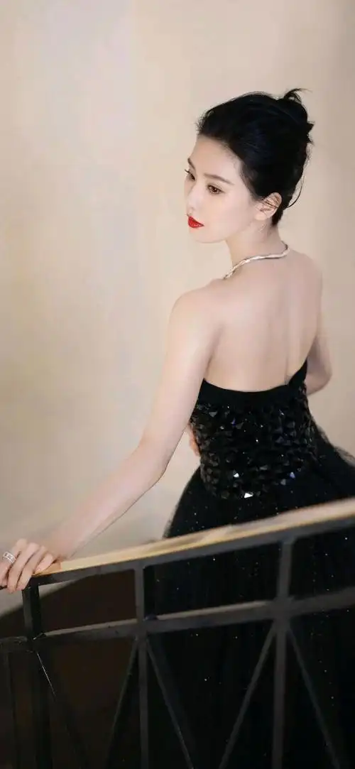 刘诗诗写真壁纸,好多款礼服,每一张图片都好美