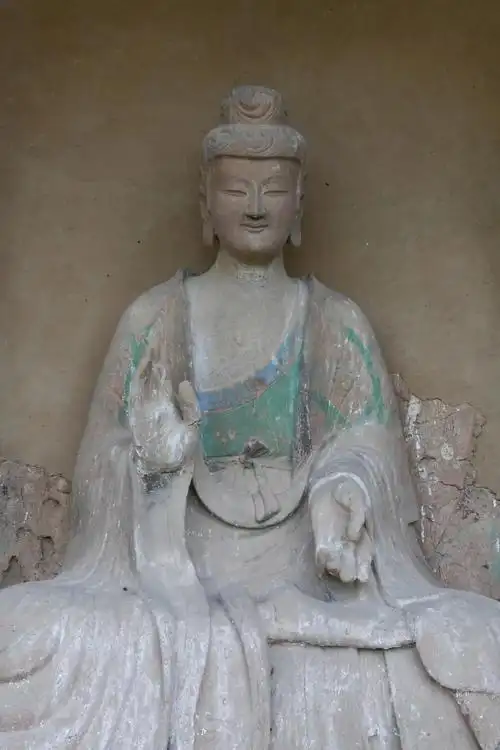 麦积山石窟第44窟,正壁的主佛.