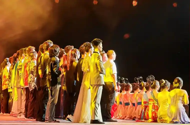 23届广州民航职业技术学院迎新晚会.部分节目舞台左右视角照片 - 抖音