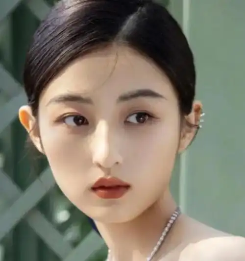 近日,演员女星张子枫的未修生图流出.