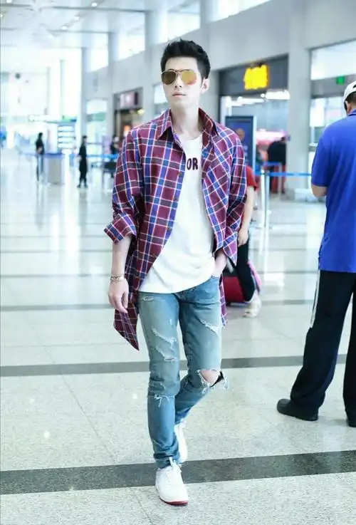 明星格子衬衫造型,肖战张艺兴王一博演绎不同魅力,这样穿很出众