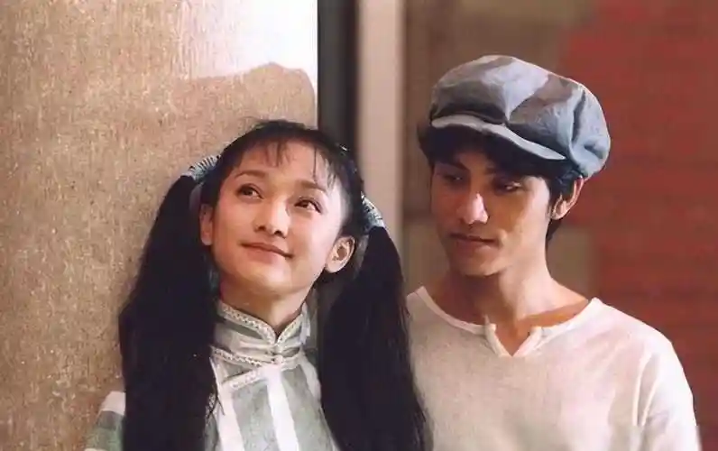 周迅陈坤新年亲密合影,被调侃像老夫老妻,网友:兜一圈回到原地_友情