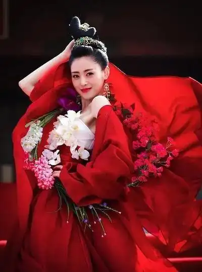 "长腿女神"张天爱:从做巩俐"光替"到演太子妃走红,情史成谜