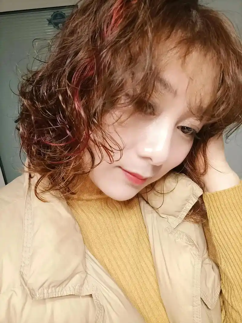 我以剪短我的长发,剪断了一些牵挂.剪了被爱的分岔,一寸一寸在 - 抖音