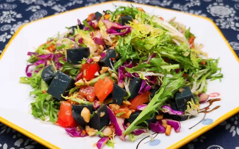 我家最爱的一道凉拌菜,鲜嫩爽口,好看又好吃,比大鱼大肉受欢迎