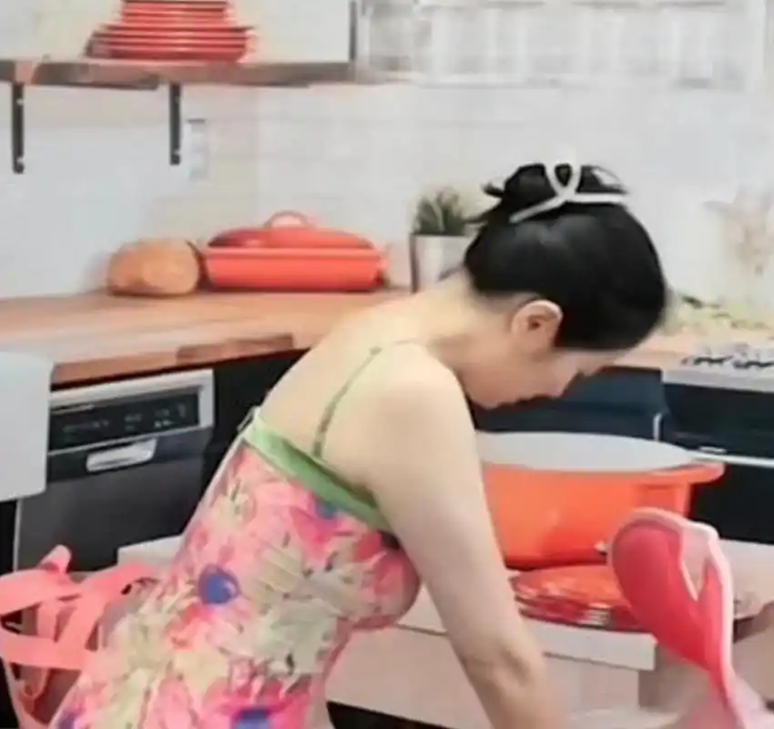 童年女神叶璇,你看看她现在,简直是个"小三裙"穿得跟土鳖似的,状态还