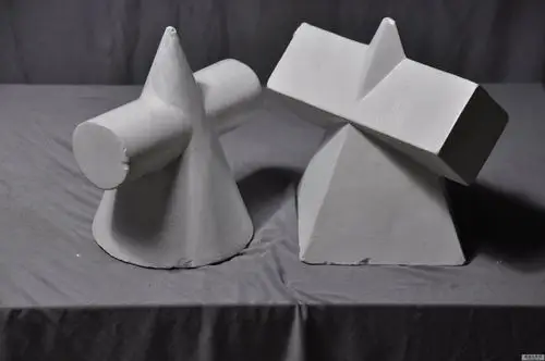 圆锥贯穿体与四菱锥贯穿体组合石膏几何体高清照片