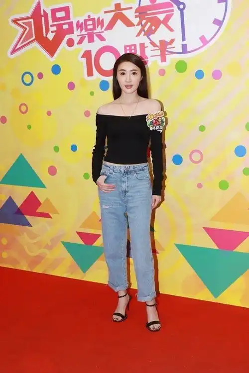 林夏薇获tvb视后穿黑色鎏金礼裙参加颁奖典礼挺有女王范