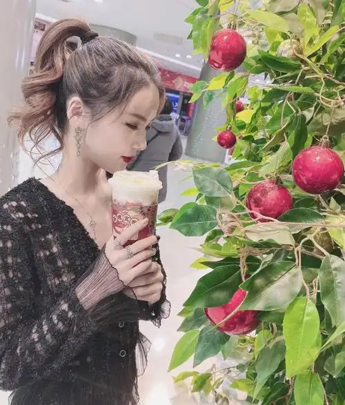 茶理宜世水墨画中穿越来的奶茶连续三个月请常州人免费喝