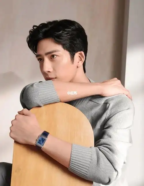 积家大使井柏然佩戴reverso翻转系列腕表