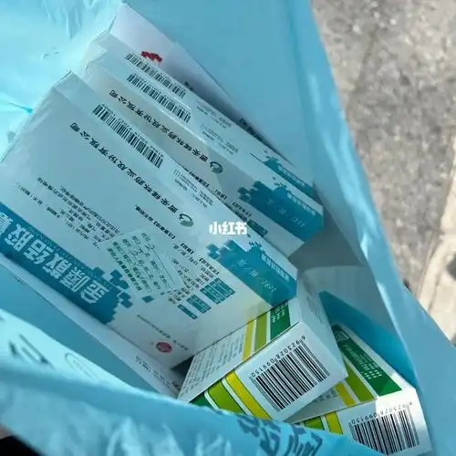 上个月医生开的药还没拆包装,今天又来一袋,每次检查完,医生开的药,都