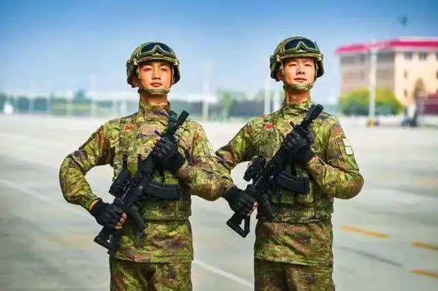 新品丨星空迷彩战术背心组图