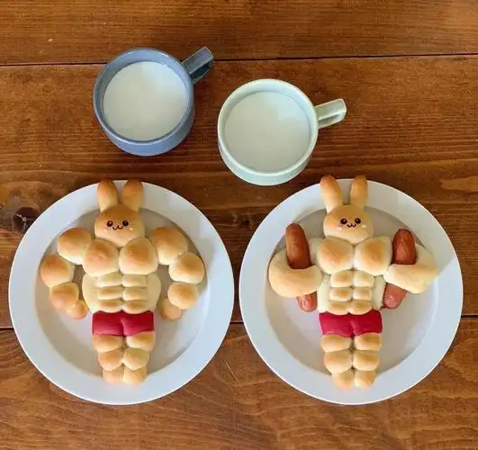 抱着火腿肠的小熊,八块腹肌,身材不要太好了!