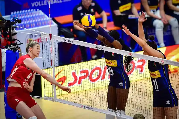 三局不上20分!意大利女排半决赛横扫3:0波兰,埃格努斩获22分
