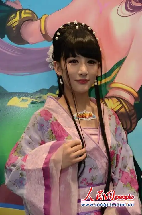 现场视频流出引发百万点击的著名反串艺人小灿现身西山居《九天神话》