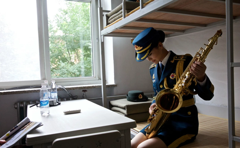 实拍军乐团女兵的风采个个气质高雅最后那张有说有笑