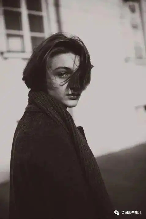 俄罗斯19岁模特长了张雌雄莫辨的俊美脸简直太油画感