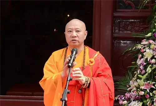 宏度法师荣膺灵岩山寺方丈升座典礼隆重举行