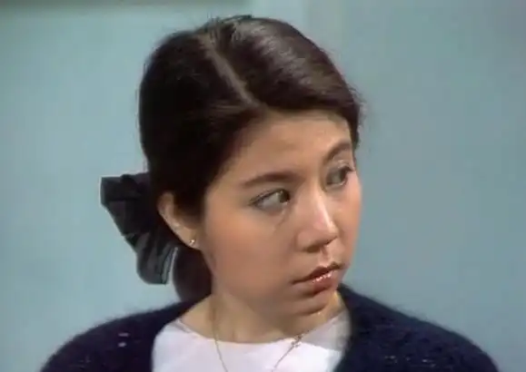 她是黄家驹的未婚妻,求婚戒指戴了30年,今56岁依然单身_网易订阅