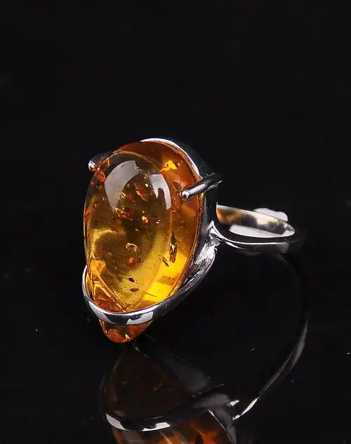 精致玲珑水滴形火珀戒指(带证书)