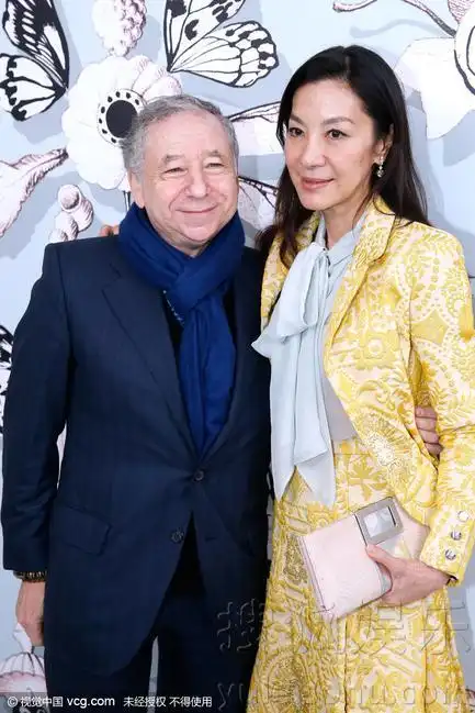 杨紫琼与未婚夫牵手现身亲密合影尽显恩爱