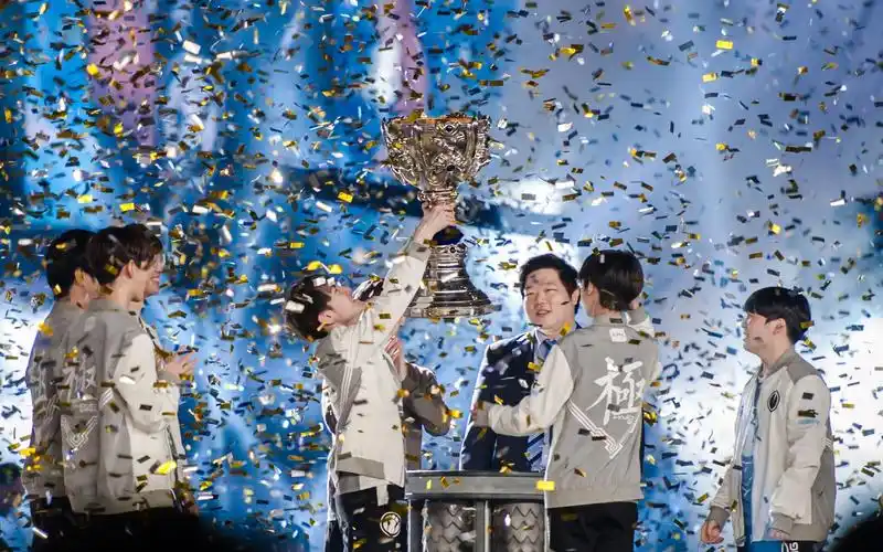 s8冠军:精彩片段与夺冠时刻_哔哩哔哩 (゜-゜)つロ 干杯~-bilibili