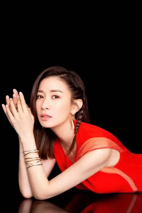 42岁佘诗曼短发(前tvb当家花旦佘诗曼发型大盘点)(11)