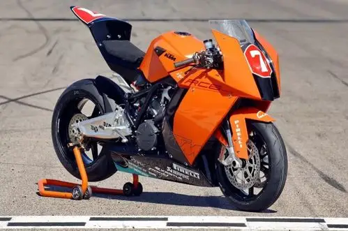 十年光阴ktm的超级跑车rc8