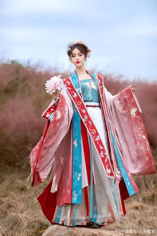 这么大气的汉服谁不爱,不同形制的华丽款汉服,带给你贵妇的体验