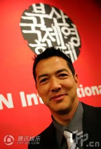 华裔演员 取得过美籍亚裔人士成就奖)亲兄弟:王盛德 王敏德(中美混血