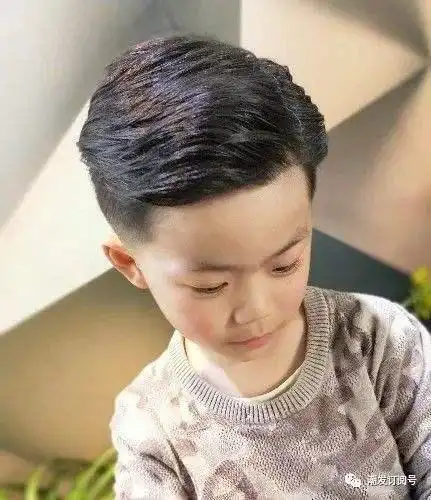 鸡冠头:回头率相当高的发型.