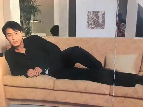 黎明的身高身材比例作为男偶像应该算达标的吧