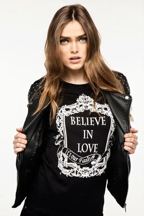 秋季女孩-青春的边缘,摇滚风格的时装