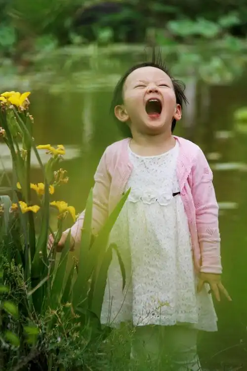 天真无邪,灿烂的笑脸,令太阳都黯然失色,仿佛就是这世间最美的天使.