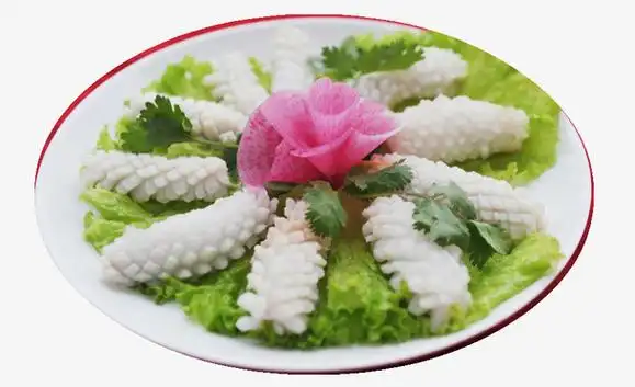 一盘白色鱿鱼卷