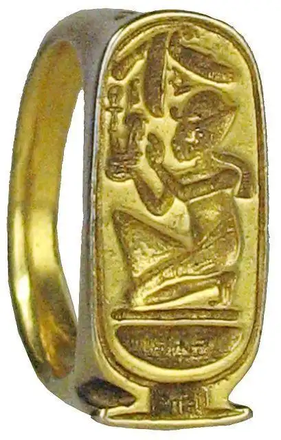 22kt solid gold ring with the image of a knee