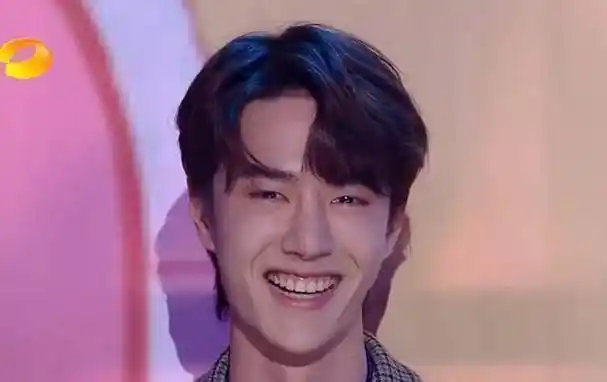 不如一个人单身玩得爽,自由不被管制和约束,王一博年轻没恋爱过