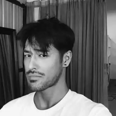 黑白成熟大叔微信头像图片 黑白色男头成熟沧桑大叔控男生头像