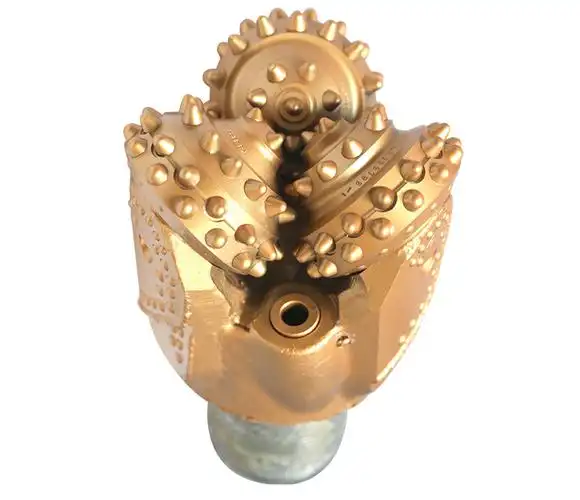 牙轮钻头工作时切削齿交替接触井底,破岩扭矩小,切削齿与井底接触面积