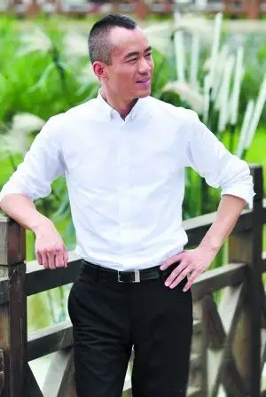 名主持邱启明后台访问当年是我追她